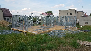 LEHKÁ TENKOSTĚNNÁ OCELOVÁ KONSTRUKCE DOMU (4)